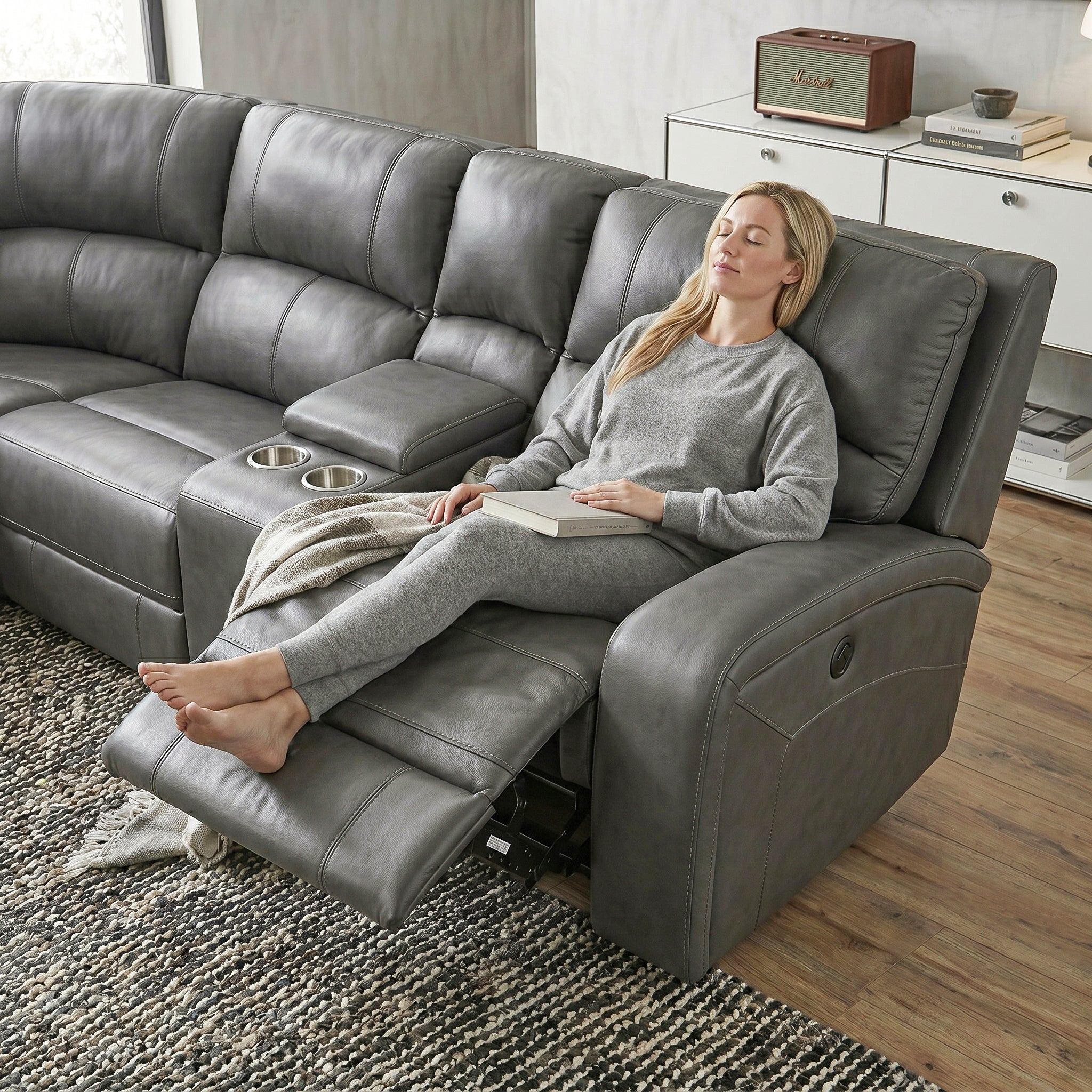 Equipped with an adjustable backrest-With just one press, you can switch from asitting position to a reclining mode and find the most comfortable support angle.