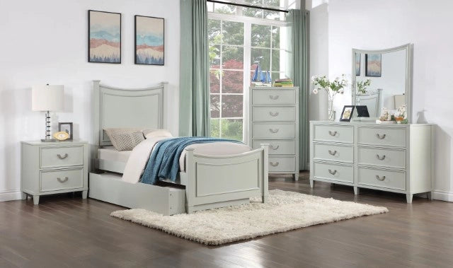 Lycorida Chest