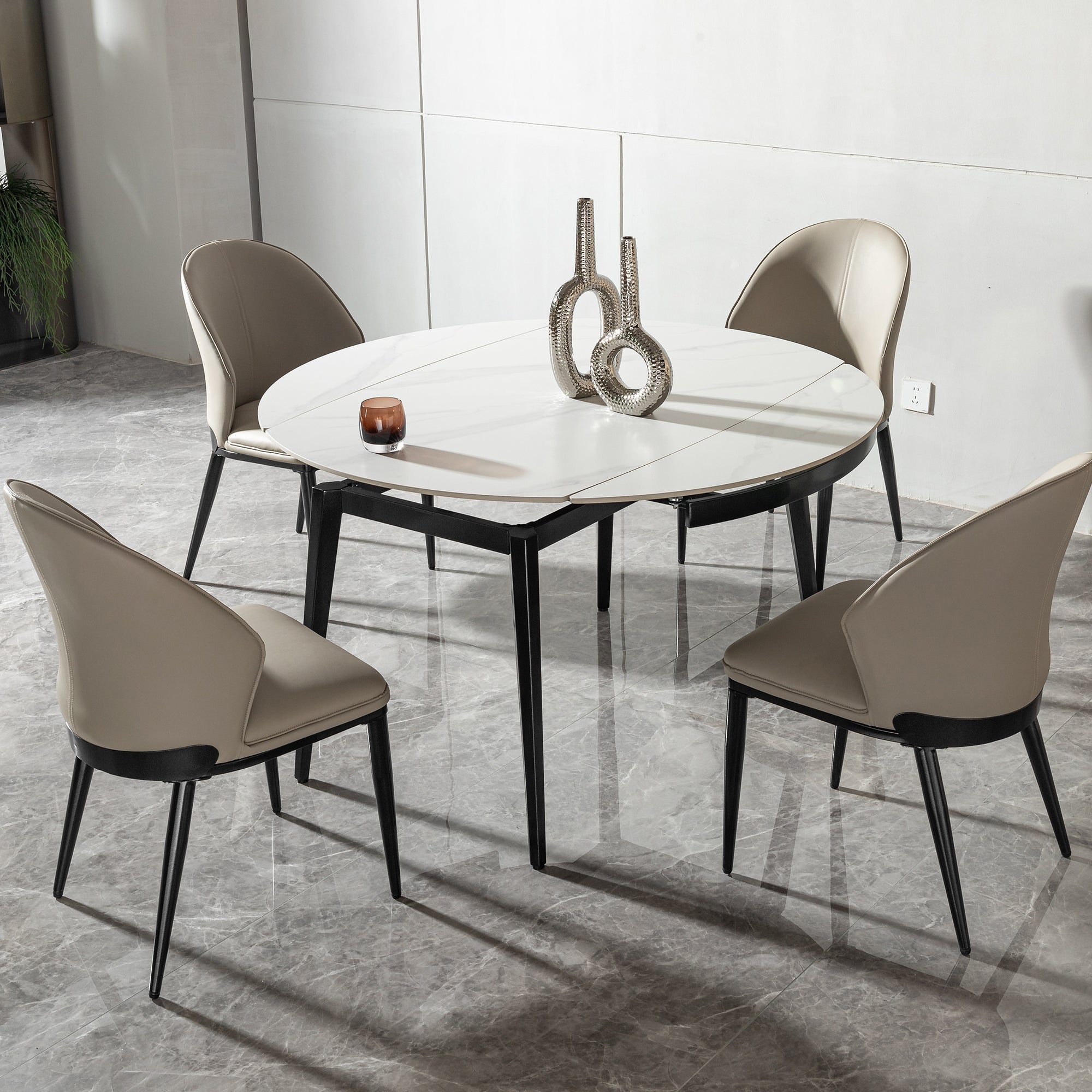 11mm Sintered Stone Dining Table is placed in the dining room,being both beautiful and practical.