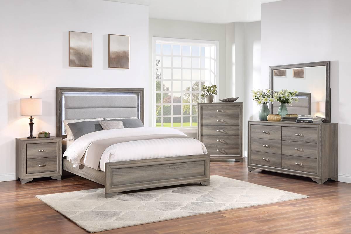 Chuint Eastern King Bed in Light Brown