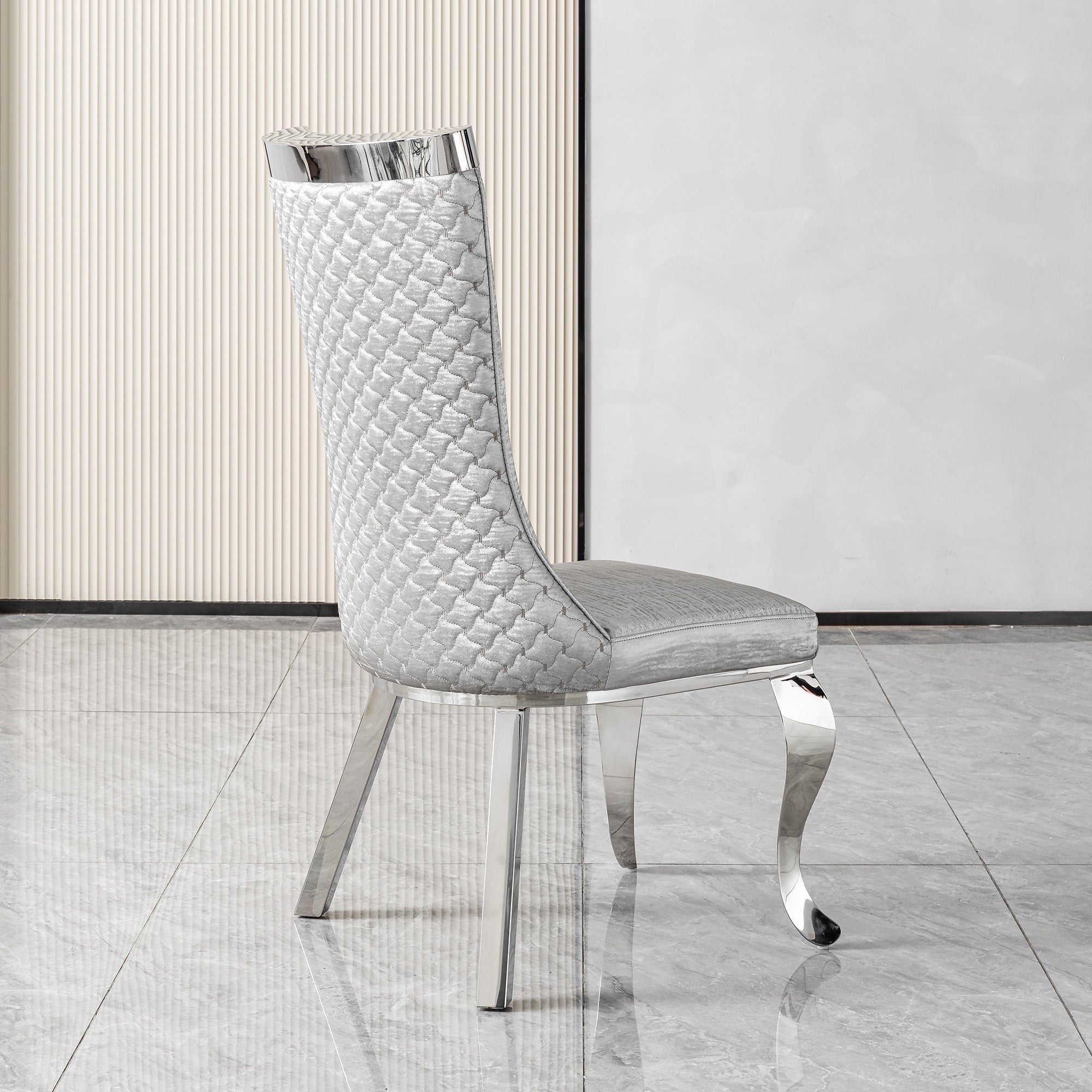 201 Stainless Steel Dining Chair is placed in the dining room,being both beautiful and practical.