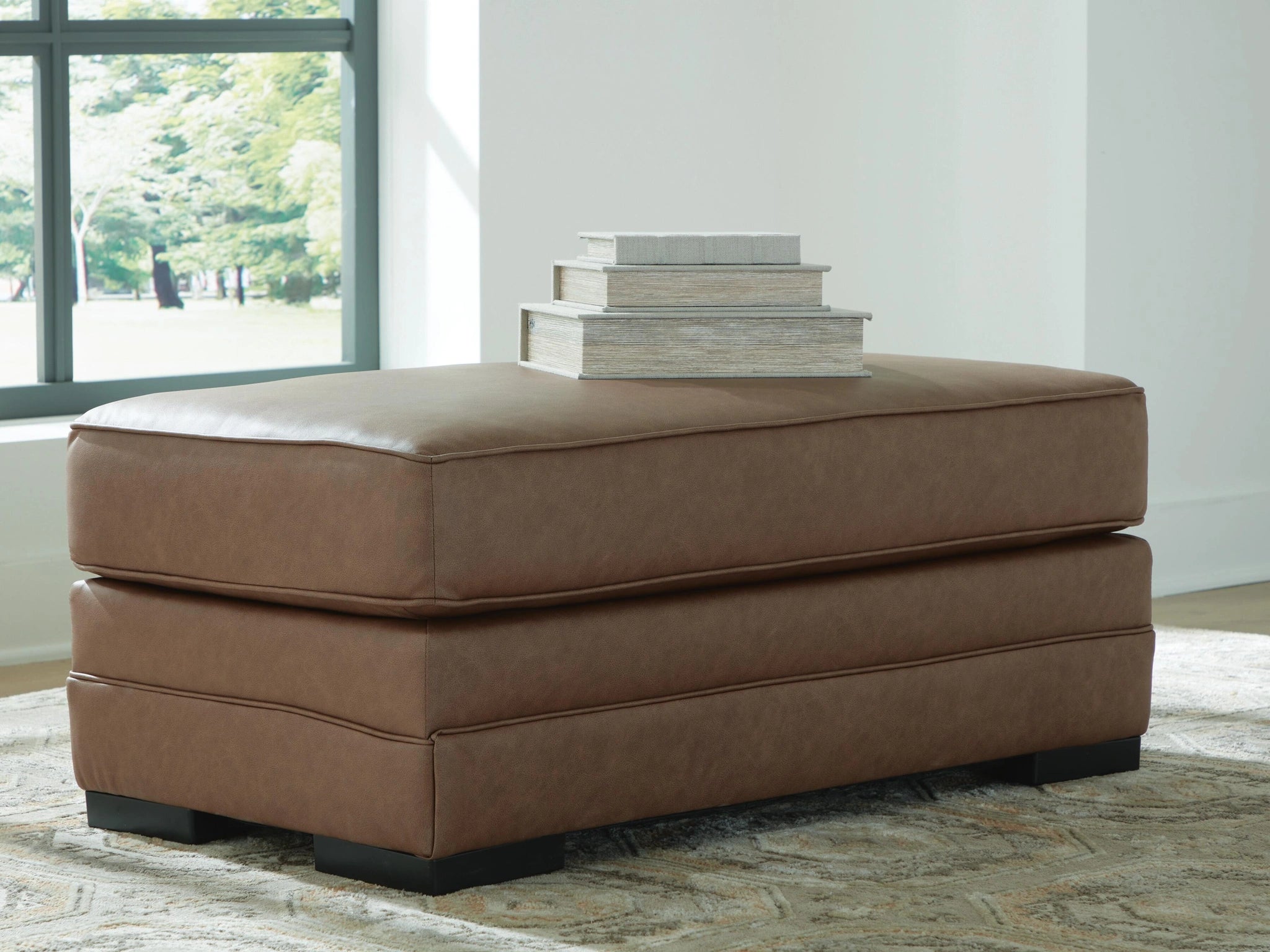 VillaCourt Ottoman