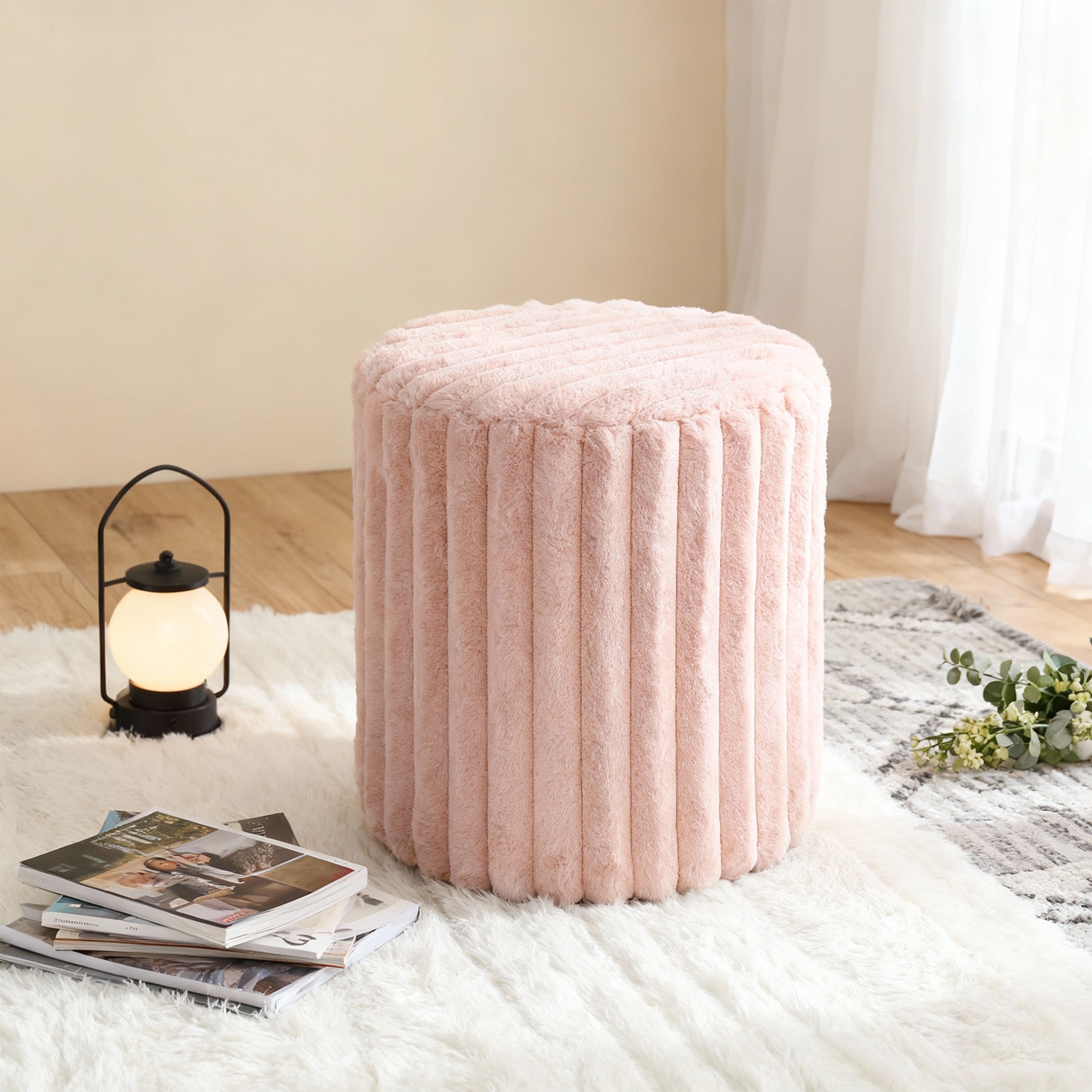 Rabbit Fur Vanity Chair-Pink
It is placed in the bedroom,being both beautiful and practical.