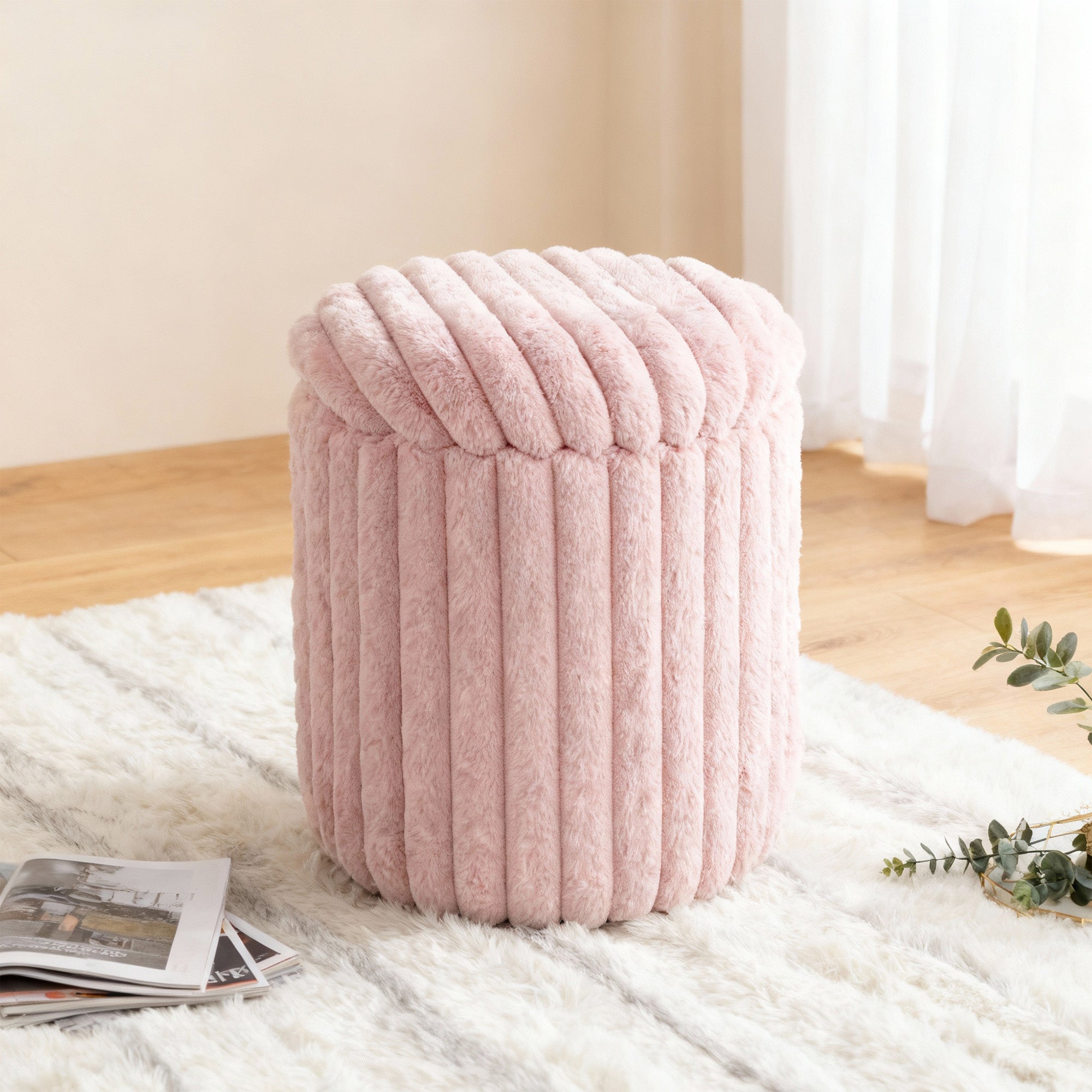 VANITII Rabbit Fur Storage Stool-Pink
It is placed in the bedroom,being both beautiful and practical.