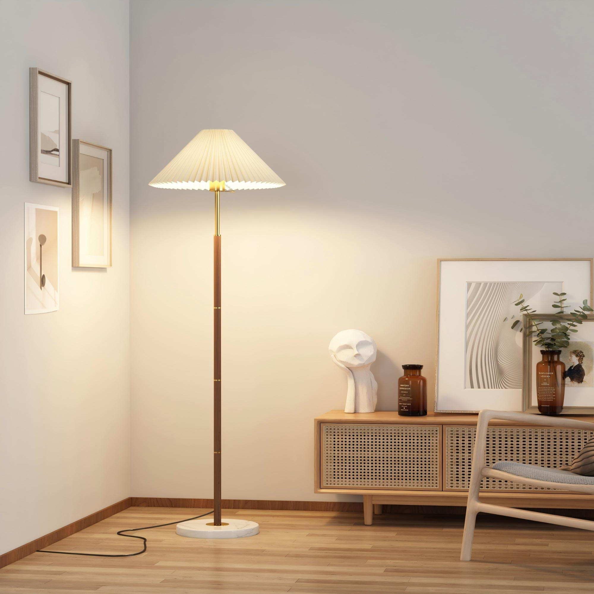 Wood & Gold Pleated Floor Lamp – retro-chic standing light, fits modern or mid-century spaces
